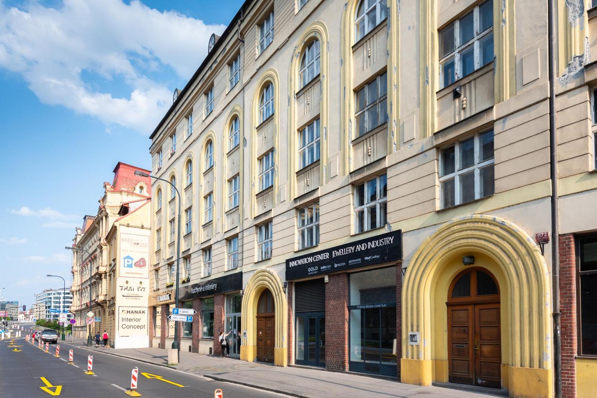 Апартаменты B.O.B. Klimentska Прага Экстерьер фото